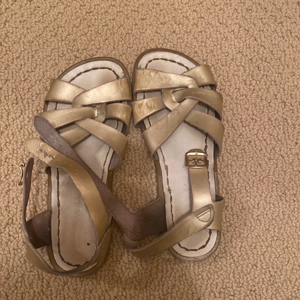 Girls size 1 saltwater sandals-gold